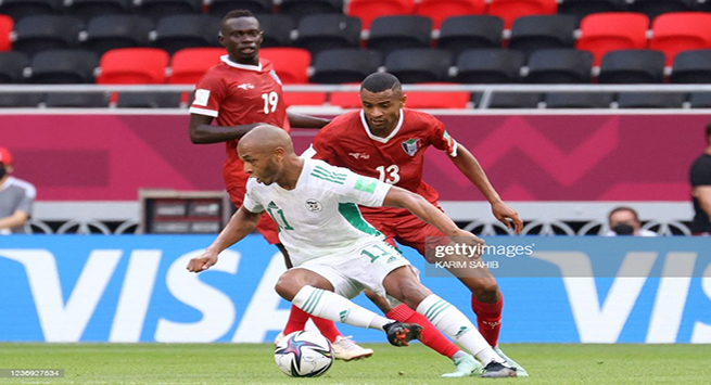 Algeria's forward Yacine Brahimi is marked by Sudan's defender Walid Hassan (R) during the FIFA Arab Cup 2021 group D football match between Algeria and Sudan at the Ahmed bin Ali Stadium in Ar-Rayyan on December 1, 2021. (Photo by KARIM SAHIB / AFP) (Photo by KARIM SAHIB/AFP via Getty Images)