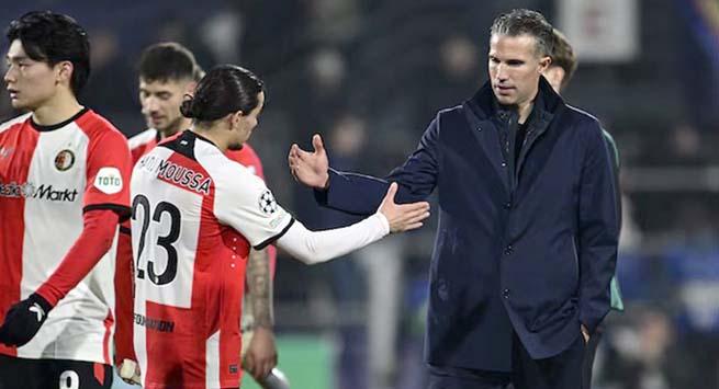 Hadj-Moussa-Van-Persie-860x484