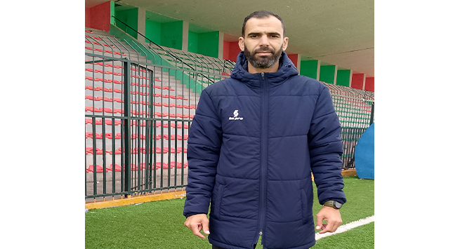 يعلاوي نبيل