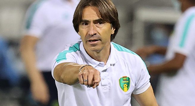 (FILES) In this file photograph taken on June 22, 2021, then Mauritania head coach Corentin Martins gestures during the 2021 FIFA Arab Cup qualifier football match between Mauritania and Yemen at Jassim Bin Hamad Stadium in Qatar's capital Doha. - Former France international Corentin Martins has been appointed coach of the Libyan football team, the national federation confirmed on April 11, 2022, Martins has been given a one-year contract in the run-up to the 2023 Africa Cup of Nations. (Photo by KARIM JAAFAR / AFP)