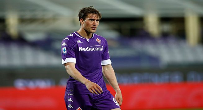 FLORENCE, ITALY - MAY 08: (BILD ZEITUNG OUT) Dusan Vlahovic of ACF Fiorentina looks on during the Serie A match between ACF Fiorentina and SS Lazio at Stadio Artemio Franchi on May 8, 2021 in Florence, Italy. Sporting stadiums around Italy remain under strict restrictions due to the Coronavirus Pandemic as Government social distancing laws prohibit fans inside venues resulting in games being played behind closed doors. (Photo by Matteo Ciambelli/DeFodi Images via Getty Images)