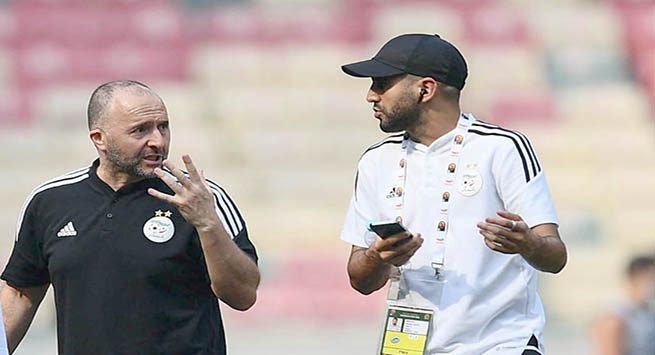 Algeria's head coach Djamel Belmadi (2nd R) talks with Algeria's forward Riyad Mahrez (R) ahead of the Group E Africa Cup of Nations (CAN) 2021 football match between Ivory Coast and Algeria at Stade de Japoma in Douala on January 20, 2022. (Photo by CHARLY TRIBALLEAU / AFP) (Photo by CHARLY TRIBALLEAU/AFP via Getty Images)